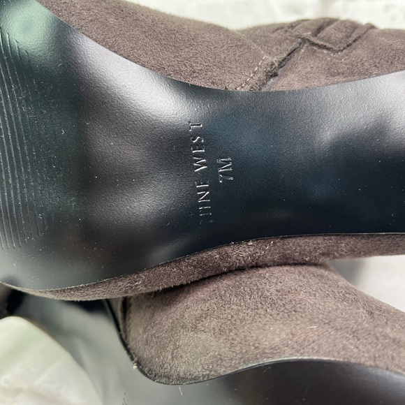 NWT NIB Nine West Cadence Grey Suede Booties - Picture 8 of 14